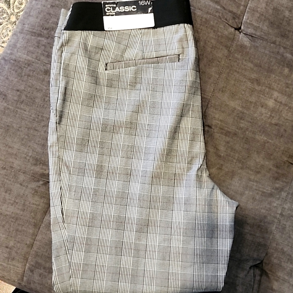 LIZ CALIBORNE CLASSIC TAPERS TO ANKLE
